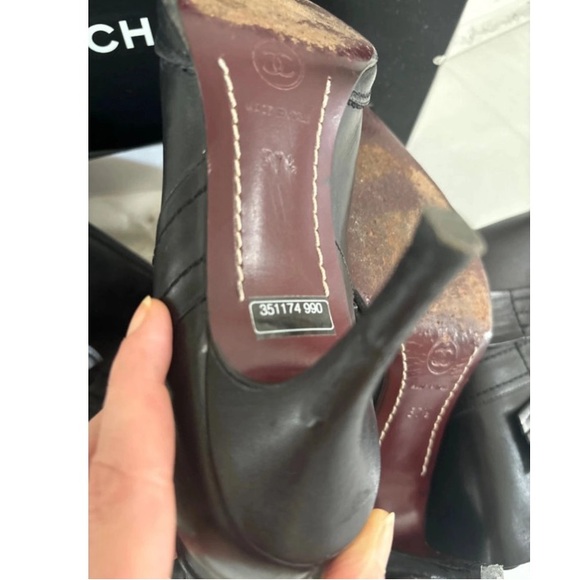 CHANEL Black Heeled Knee-High Leather Point Boots - Picture 8 of 14